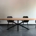 Ovale eettafel in massieve eik 3D